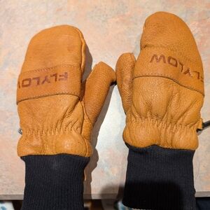 FlyLow Mighty Mittens